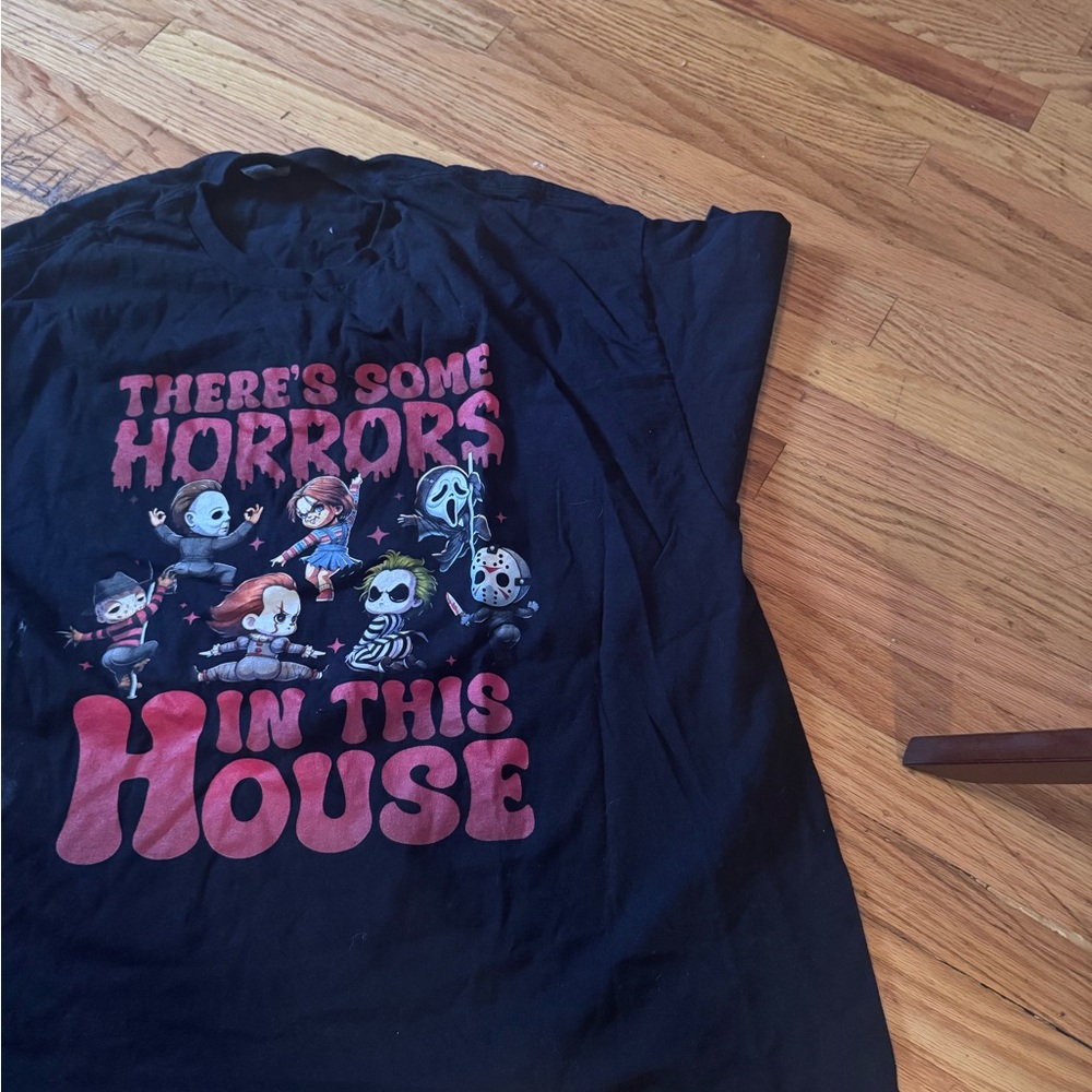 There’s some Horrors in this house-Tee